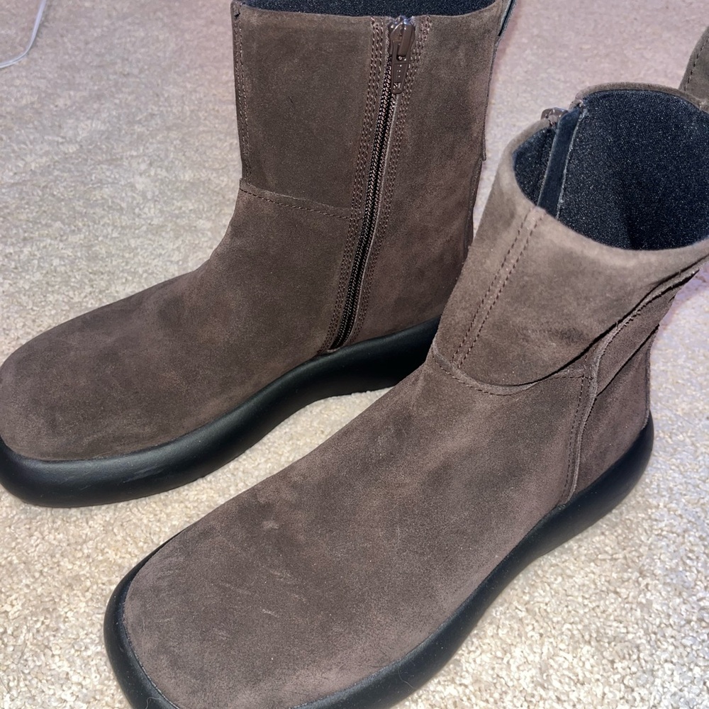 Vagabond brown suede boots